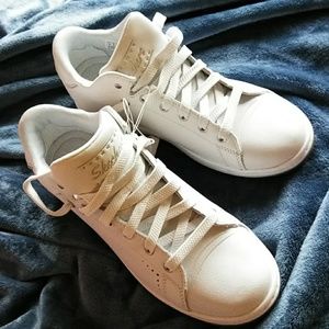 📣NEW WHITE LEATHER SKECHERS